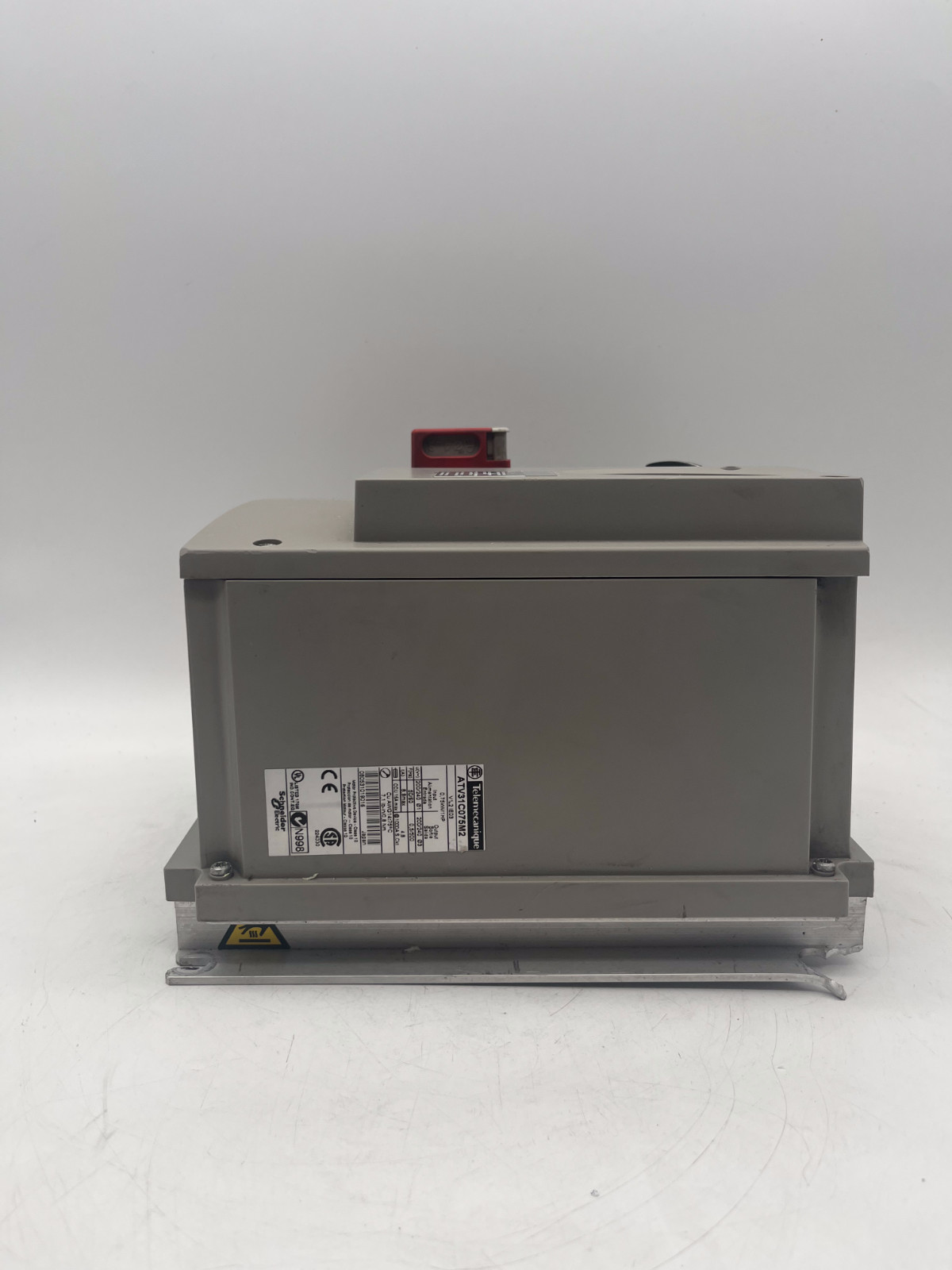 Telemecanique / Schneider ATV31C075M2 Frequenzumrichter 0,75kW 240V Einphasen, Schneider, Bild 4 von 6