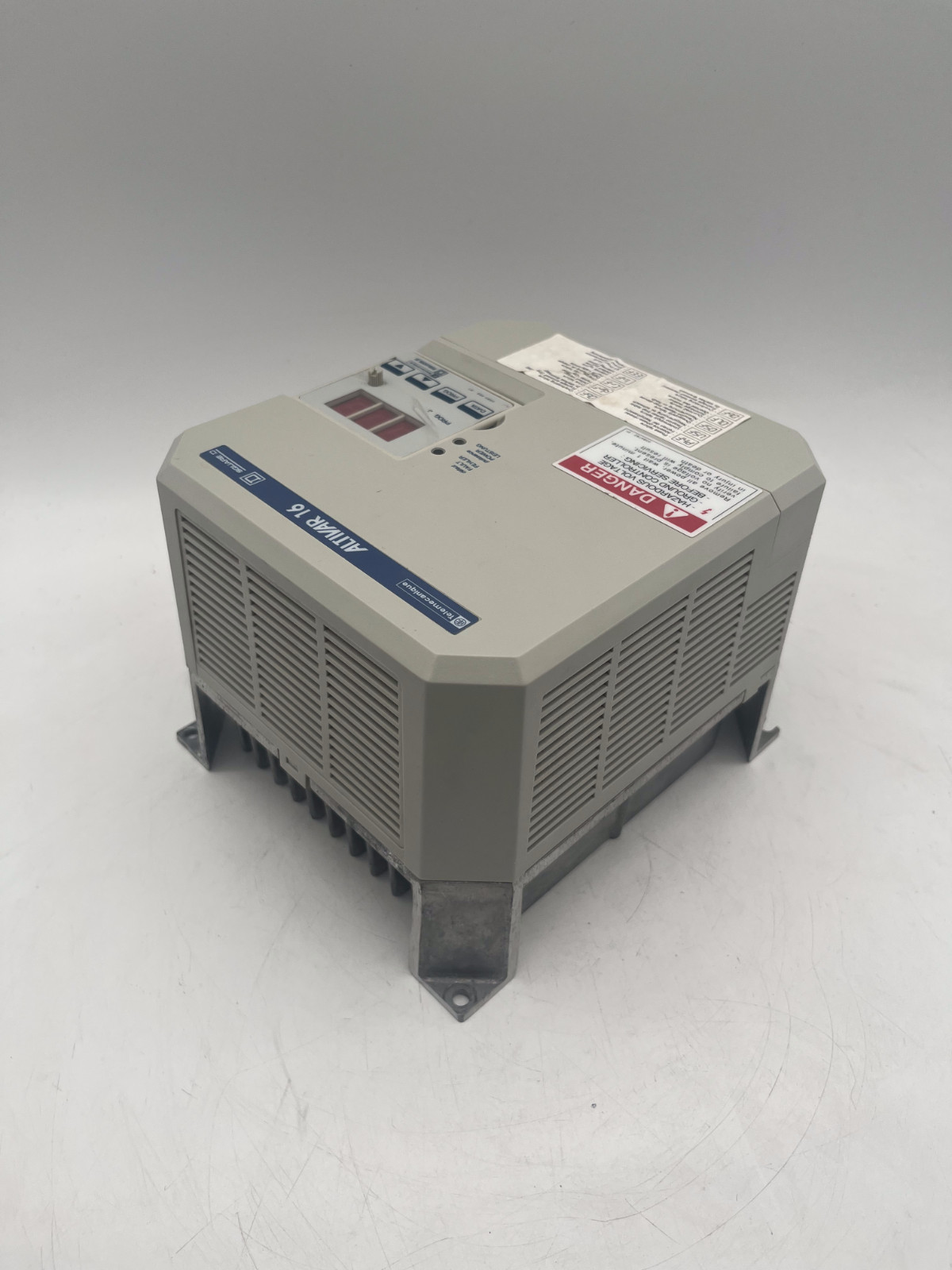 Telemecanique Altivar 16 ATV16U29M2 frequency inverter 7,1A 208/240V 1,5 kW, Telemecanique, photo 5 of 7