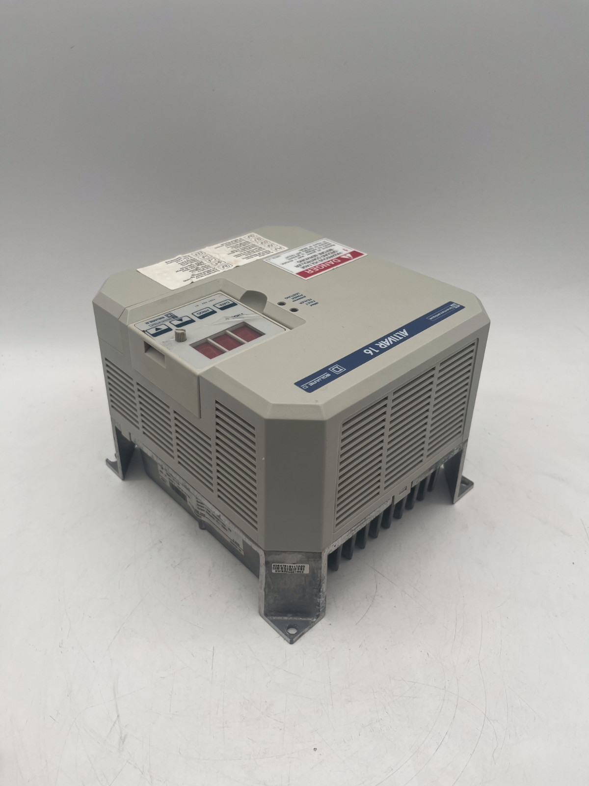 Telemecanique Altivar 16 ATV16U29M2 frequency inverter 7,1A 208/240V 1,5 kW, Telemecanique, photo 6 of 7