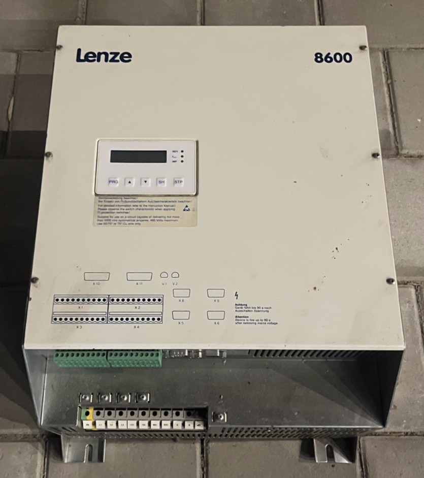 Lenze 8600 Frequenzumrichter EVF8609-E Id.-No. 00390863 | 33.8609 E.6B.64 | 15kW